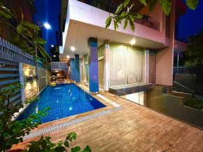 Lapis 3 Pool Villa -5Bedrooms - Karaoke Room .